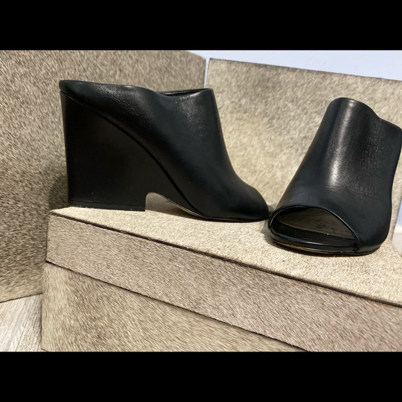 Super cute booties - Picture 2 of 7